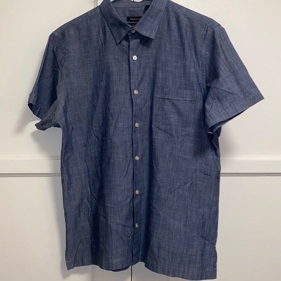 Van Heusen Other - Van Heusen Large Slim Fit Button Up Short Sleeve Shirt
